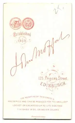 Fotografie J. Moffat, Edinburgh, Princes Street 125, Sitzende Dame und stehender Herr in formeller Kleidung