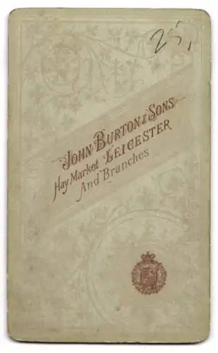 Fotografie John Burton & Sons, Leicester, Hay Market, Porträt eines eleganten Herrn mit Schnurrbart