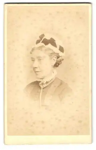 Fotografie A. Williams, Hornsey, Crouch End, Porträt einer älteren Dame mit Haube