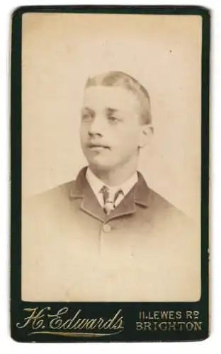 Fotografie H. Edwards, Brighton, Lewes Rd 11, Porträt eines jungen Mannes