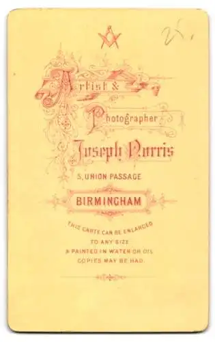 Fotografie Joseph Norris, Birmingham, 5 Union Passage, Porträt eines Mannes in Anzug und Krawatte