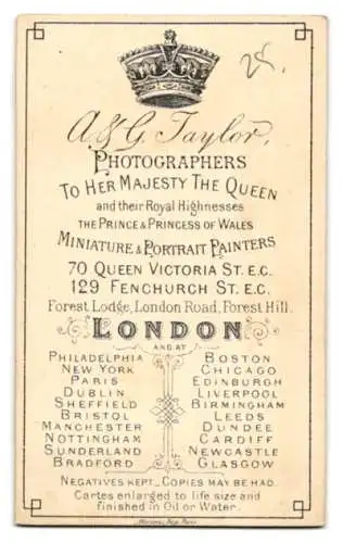 Fotografie A. & G. Taylor, London, 70 Queen Victoria St. E.C., Porträt eines jungen Mannes