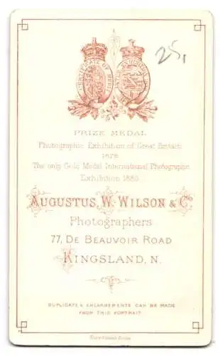 Fotografie Augustus W. Wilson & Co, Kingsland, 77, De Beauvoir Road, Porträt eines eleganten jungen Mannes