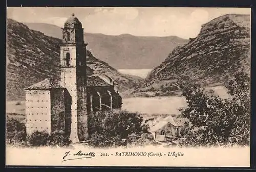 AK Patrimonio, l'église, au fond, le golfe de Saint-Florent