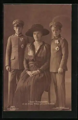 AK Kronprinzessin Cecilie mit den Prinzen Wilhelm und Louis Ferdinand in Uniform