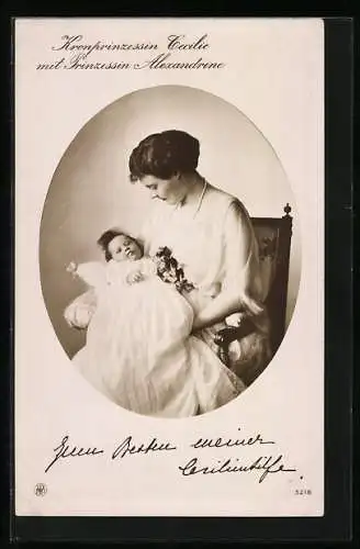 AK Kronprinzessin Cecilie mit Prinzessin Alexandrine auf dem Arm in jungen Jahren