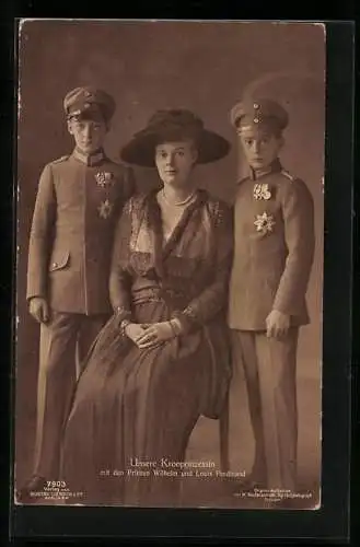 AK Kronprinzessin Cecilie mit den Prinzen Wilhelm und Louis Ferdinand in Uniform