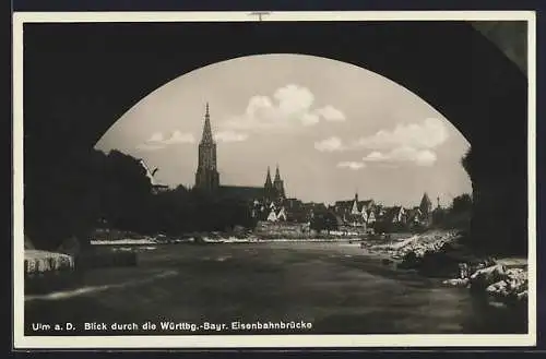 AK Ulm a. D., Blick durch die Eisenbahnbrücke auf die Stadt