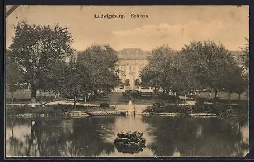 AK Ludwigsburg / Württemberg, Schloss mit Anlage und Springbrunnen