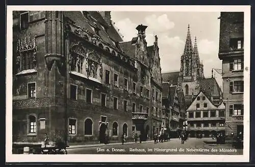 AK Ulm a. Donau, Rathaus, im Hintergrund die Nebentürme des Münsters