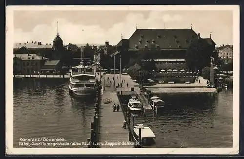 AK Konstanz /Bodensee, Hafen, Conziliumsgebäude und Zeppelindenkmal