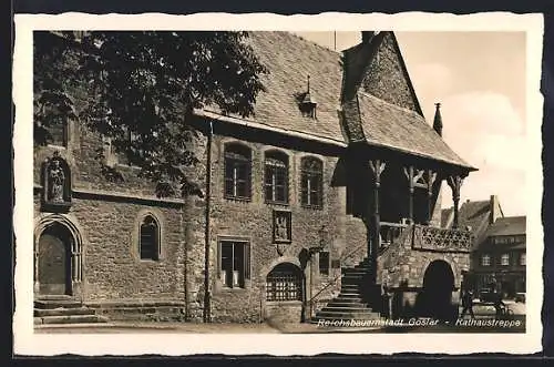 AK Goslar, Passanten vor der Rathaustreppe