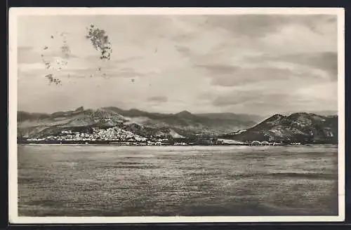 AK Messina, Blick auf die Ortschaft und aufs Wasser