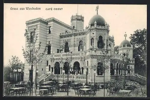 AK Wiesbaden, vor dem Cafe Orient