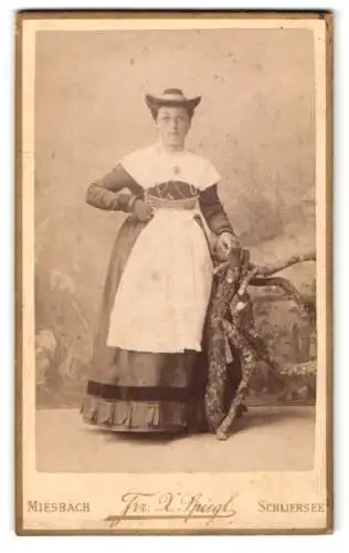 Fotografie Franz Xaver Spiegl, Miesbach, Bayerische Dame in Tracht