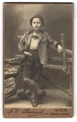 Fotografie Atelier Bednarik, Wien-Weidlingau, Österreichischer Bub in Tracht