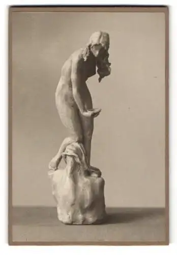 Fotografie Herm. Plappert, München, Pettenkoferstr. 6, Statue / Statuette Frauenakt mit Wasserschale