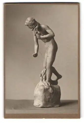 Fotografie Herm. Plappert, München, Pettenkoferstr. 6, Statue / Statuette Frauenakt mit Wasserschale