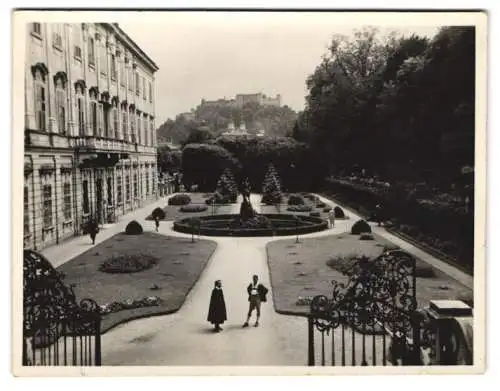 Fotografie unbekannter Fotograf, Ansicht Salzburg, Gartenanlage Mirabellenpark um 1929