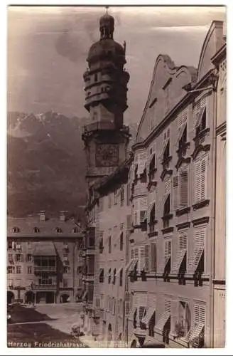 Fotografie Fritz Gratl, Ansicht Innsbruck, Herzog-Friedrichstrasse mit Uhrenturm