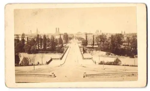 Fotografie unbekannter Fotograf, Ansicht München, Maximilianstrasse vom Maximilianeum gesehen