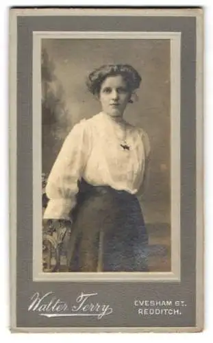 Fotografie Walter Terry, Redditch, Evesham St., Porträt einer Frau im edwardianischen Stil