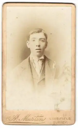 Fotografie A. Martin, Lingfield / Surrey, Portrait eines jungen Mannes