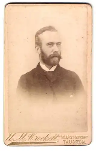 Fotografie W. M. Crockett, Taunton, East Street 52, Porträt eines Herren mit Bart