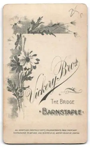 Fotografie Vickery Bros, Barnstaple, The Bridge, Brustporträt eines Mannes mit Schnurrbart