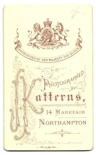 Fotografie J. Katterns, Northampton, Marefair 14, Herr im Anzug mit Schnurrbart