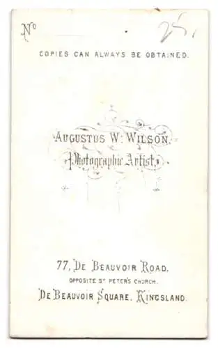 Fotografie Augustus W. Wilson, London, De Beauvoir Road 77, Porträt einer Dame mit kunstvoller Frisur