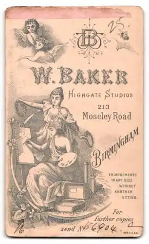 Fotografie W. Baker, Birmingham, 213 Moseley Road, Porträt einer Dame in traditioneller Kleidung