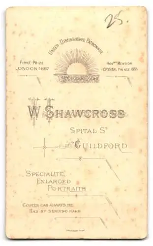 Fotografie W. Shawcross, Guildford, Spital St., Porträt eines eleganten Herrn mit Schnurrbart