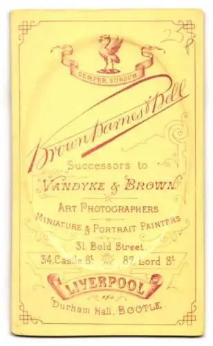 Fotografie Brown - Barnes & Bell, Liverpool, 31 Bold Street, Porträt eines jungen Mannes in Anzug