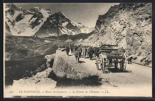 AK Le Dauphiné, Route du Lautaret, Le Glacier de l`Homme, un fiacre et un troupeau de vaches