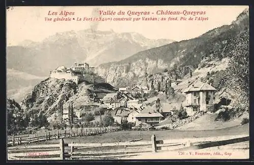 AK Chateau-Queyras, Vue générale et le Fort, au find, Pic de l`Alpet