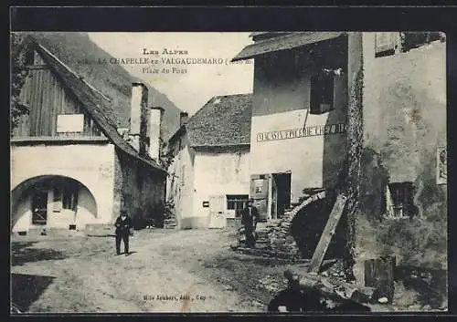 AK La Chapelle-en-Valgaudemard, Place du Pont