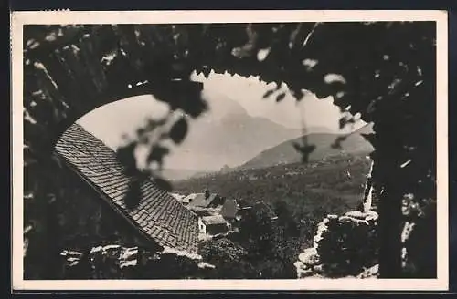 AK Le Séchier /Vallée du Valgaudemar, Vu au travers de ses ruines