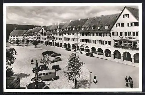 AK Freudenstadt /Schwarzwald, Marktplatz mit Cafe Rebstock aus der Vogelschau