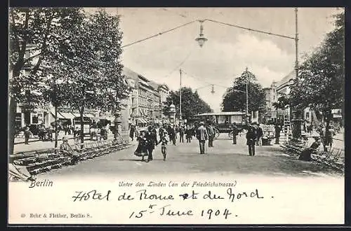 AK Berlin, Unter den Linden, an der Friedrichstrasse, mit Passanten und Kutschen