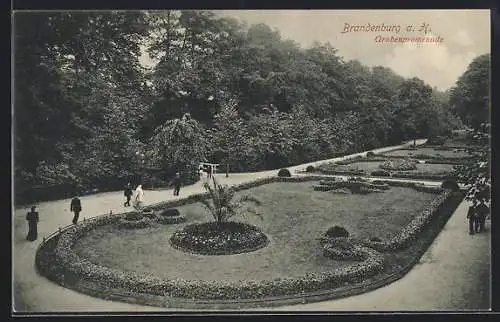 AK Brandenburg a. H., Grabenpromenade mit Passanten