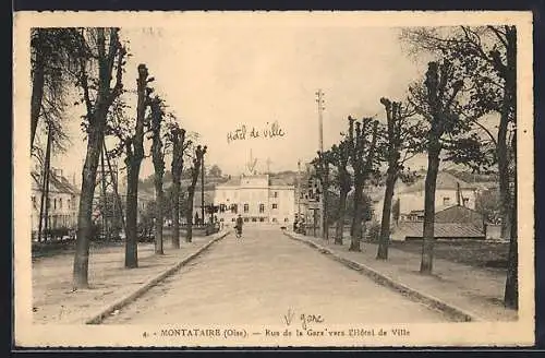 AK Montataire /Oise, Rue de la Gare vers l`Hôtel de Ville