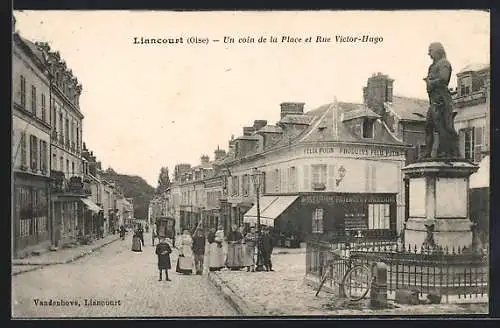 AK Liancourt /Oise, Un coin de la Place et Rue Victor-Hugo