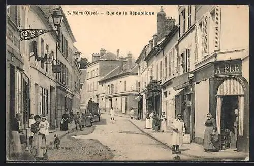 AK Méru /Oise, Rue de la République, Strassenpartie