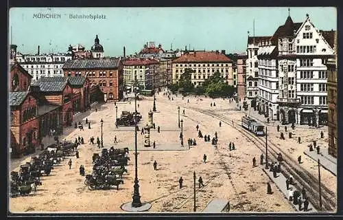 AK München, Strassenbahn und Litfasssäule am Bahnhofsplatz