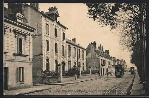 AK Tours, Quai Paul Berl et école communale de garcons Prial Bert, Strassenbahn