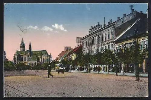 AK Kaschau, Blick in die Hauptgasse mit Dom und Strassenbahn