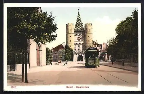 AK Basel, Strassenbahn in Richtung Birsfelden am Spalentor, Leute