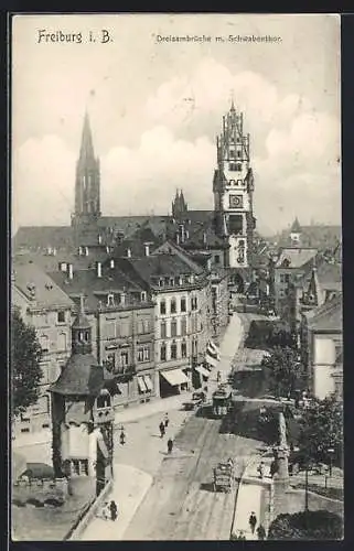 AK Freiburg i. B., Dreisambrücke mit Schwabenthor und Strassenbahn