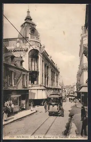 AK Bourges, La Rue Moyenne et les Nouvelles Galeries, Strassenbahn